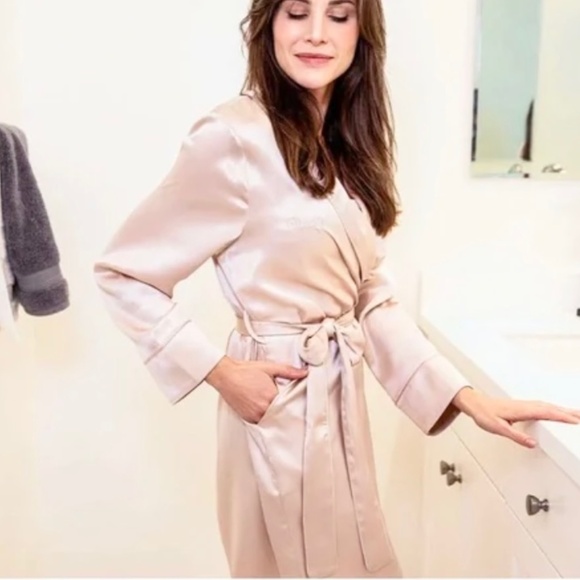 Blissy Classic 100% Mulberry Silk Luxury Robe Pink O/S - Picture 2 of 8